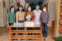 Công ty CPDP HÀ Tây chi nhánh dược Mỹ Đức tặng Gel nước rửa tay.